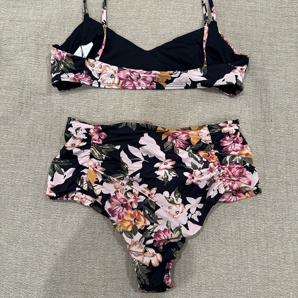 Bikini set - Vitamin A Ambrosia High Waisted Bottom and Bikini Top (Large) - Picture 5 of 6